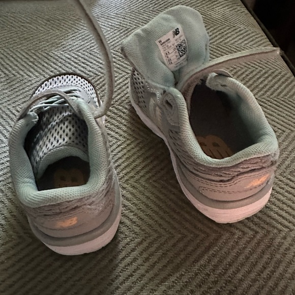New Balance toddler sneakers - Picture 2 of 5